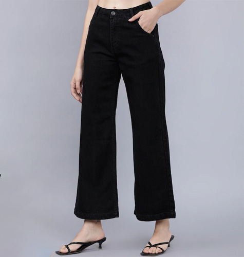 "Women Black Flared Mid-Rise Clean Look Stretchable Jeans "